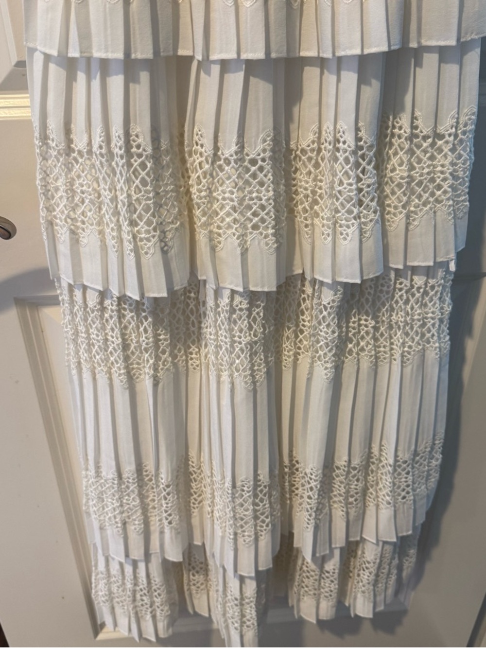 Self Portrait White Flounced Tiered Lace Sleeveless Victoria Midi Dress | 2 - Picture 6 of 9